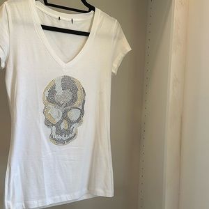 Women’s small white Tee shirt with. Stud skull